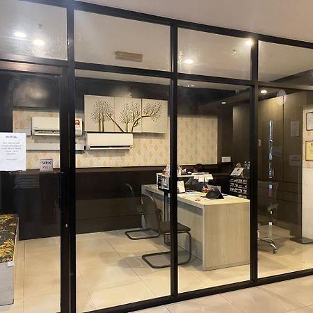 โอโย 89847 สวิทซ์ พาราไดซ์ โฮเต็ล Hotel โกตาคินาบาลู ภายนอก รูปภาพ