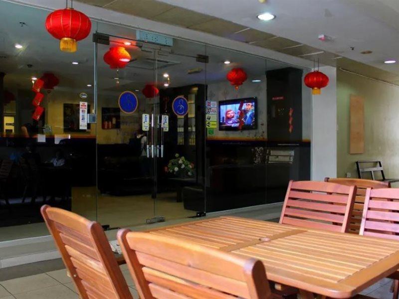 โอโย 89847 สวิทซ์ พาราไดซ์ โฮเต็ล Hotel โกตาคินาบาลู ภายนอก รูปภาพ
