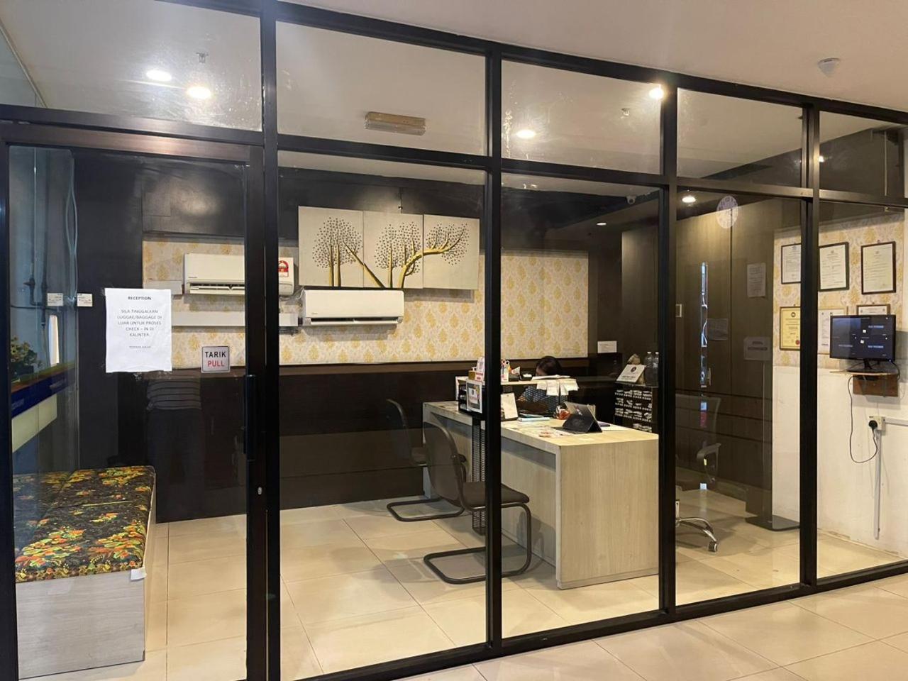 โอโย 89847 สวิทซ์ พาราไดซ์ โฮเต็ล Hotel โกตาคินาบาลู ภายนอก รูปภาพ