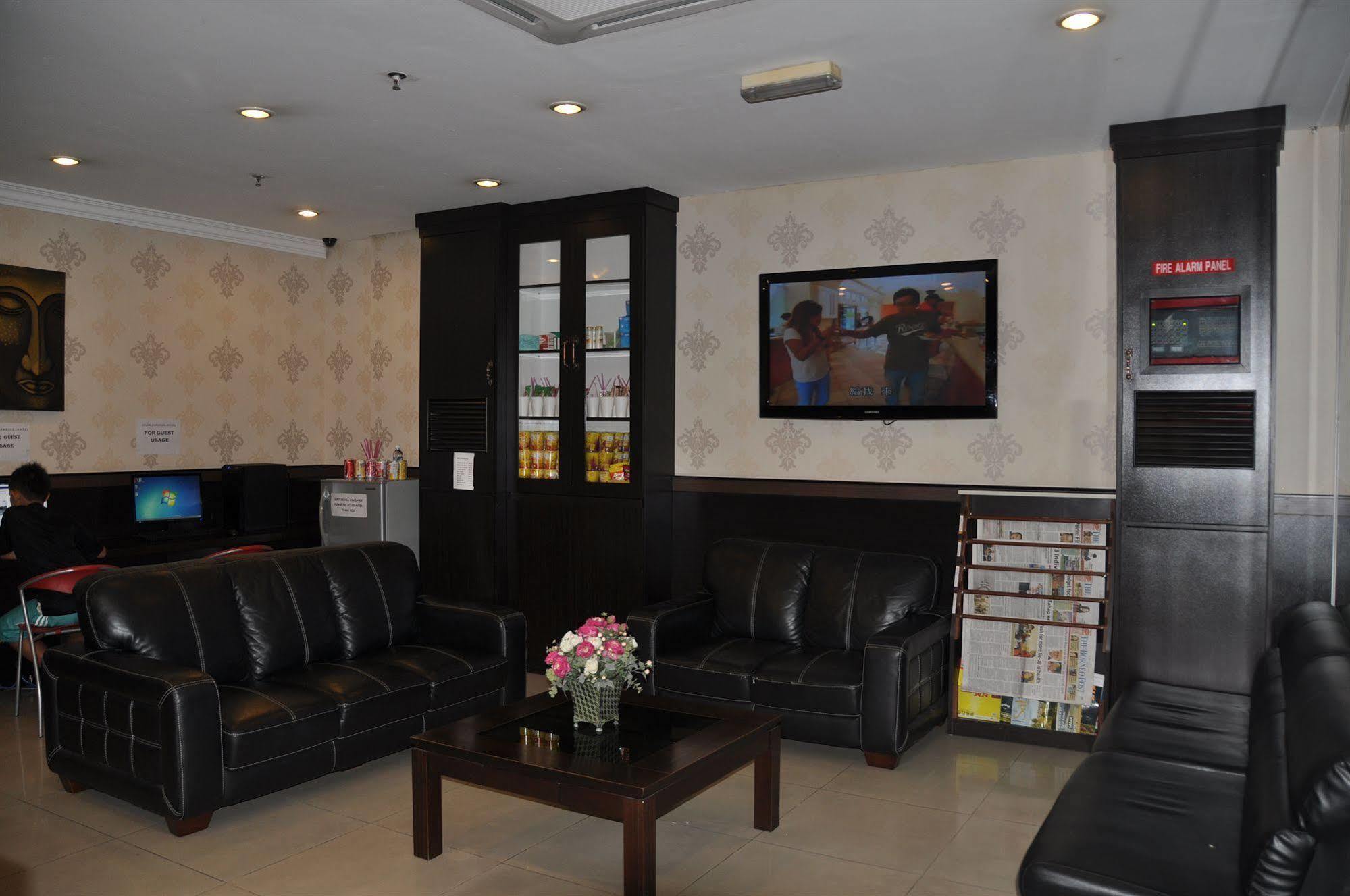 โอโย 89847 สวิทซ์ พาราไดซ์ โฮเต็ล Hotel โกตาคินาบาลู ภายนอก รูปภาพ