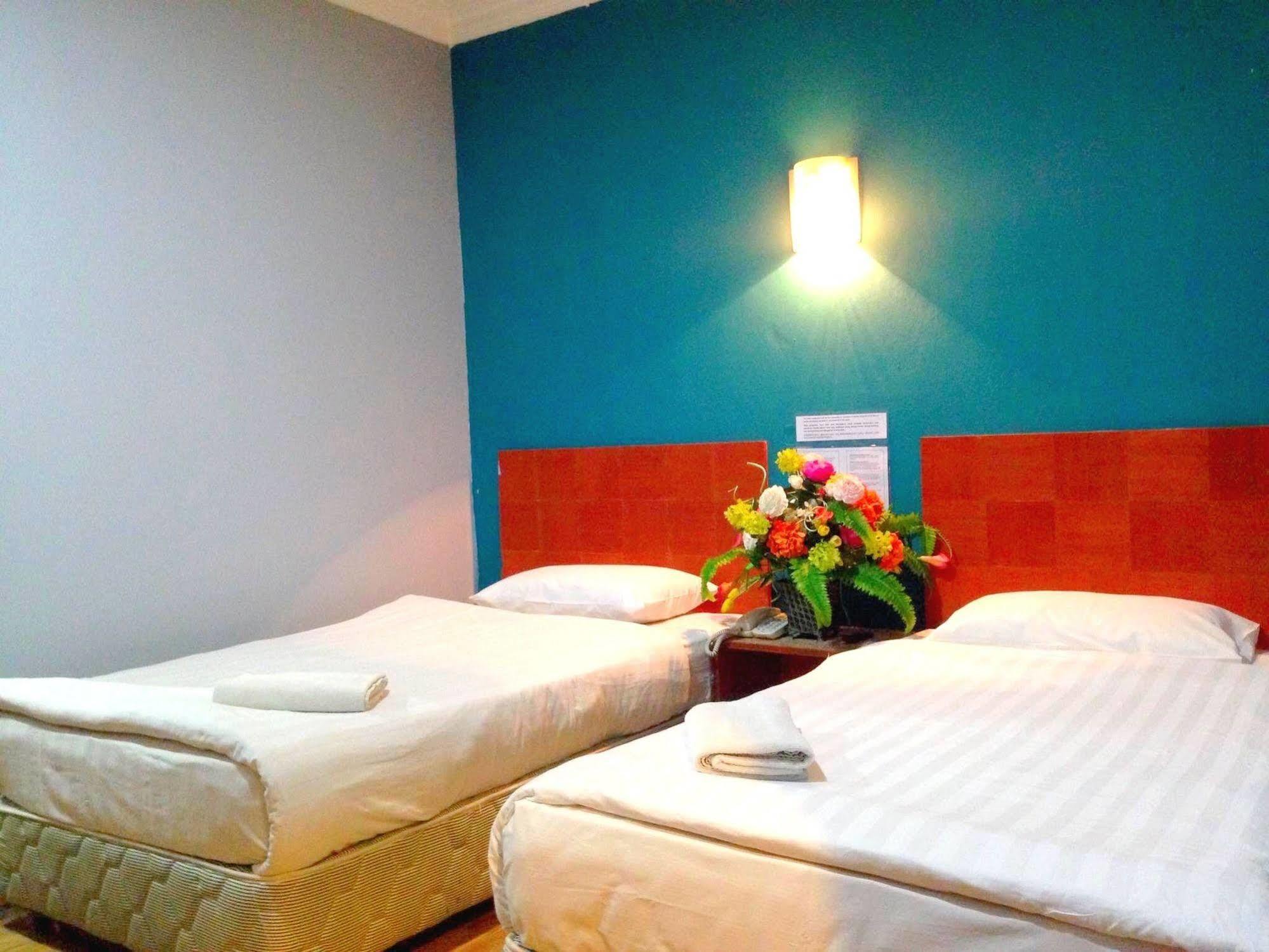 โอโย 89847 สวิทซ์ พาราไดซ์ โฮเต็ล Hotel โกตาคินาบาลู ภายนอก รูปภาพ