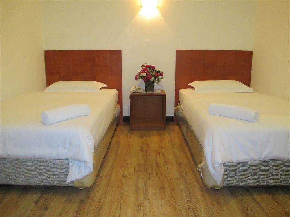 โอโย 89847 สวิทซ์ พาราไดซ์ โฮเต็ล Hotel โกตาคินาบาลู ภายนอก รูปภาพ
